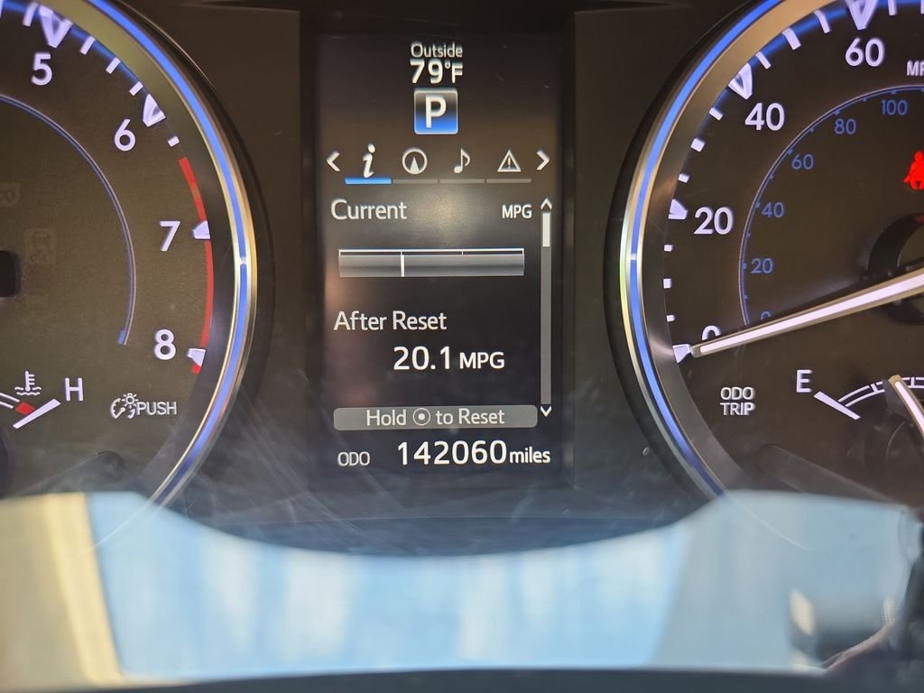 Used 2015 Red Toyota XLE V6 image 27