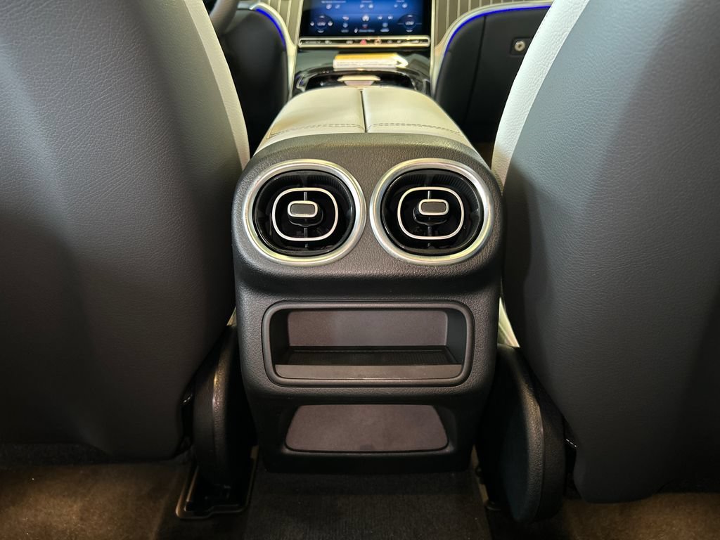 New 2027 Polar White Mercedes-Benz GLC 300 image 25