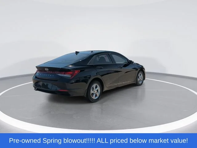 Used 2023 Black Hyundai SE image 8