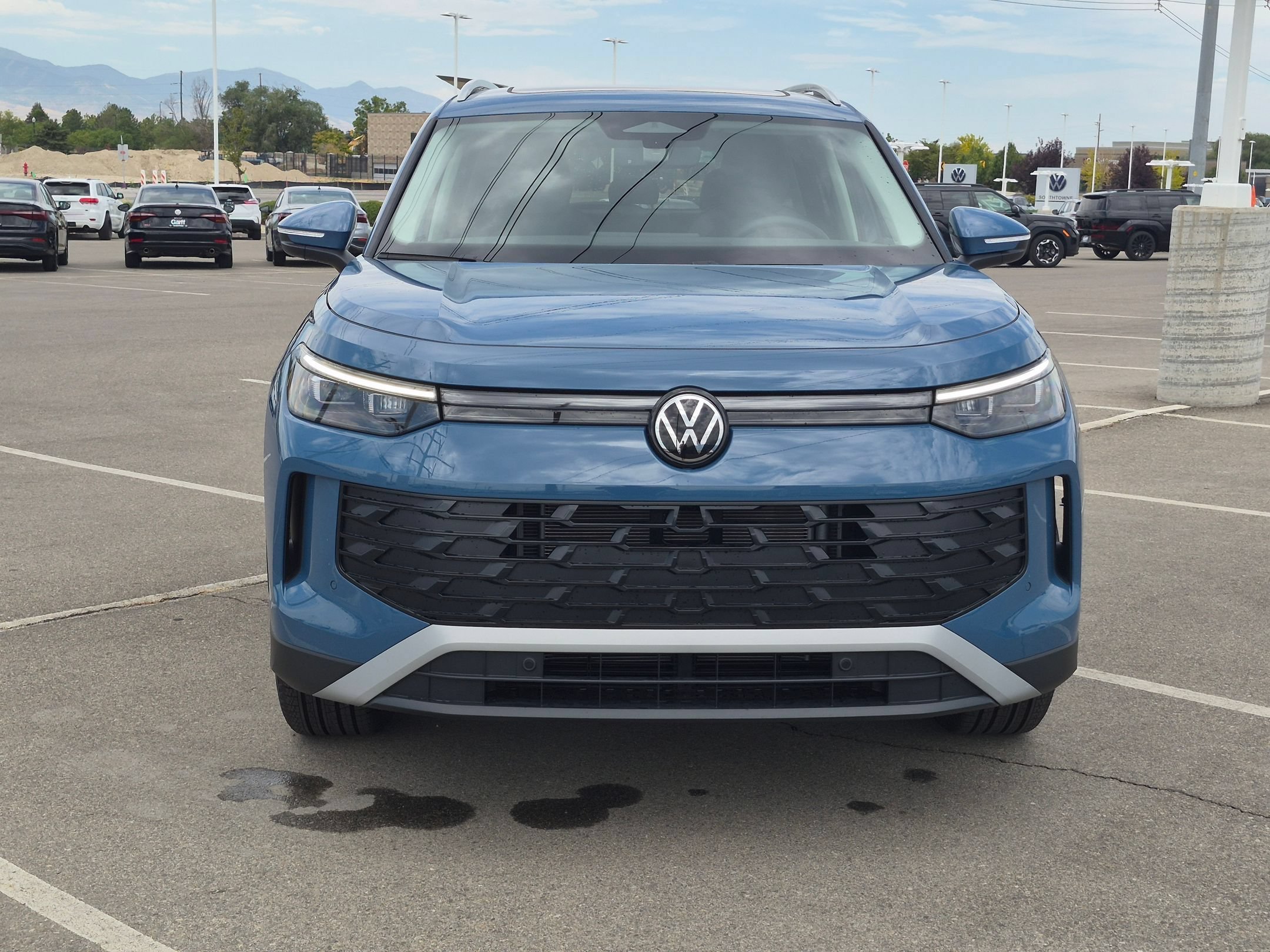 New 2026 Monterey Blue Pearl Volkswagen SE image 9