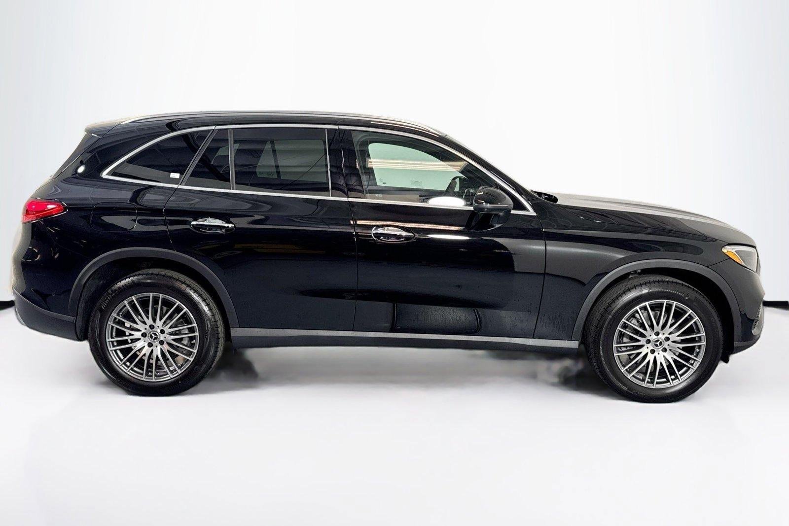 New 2026 Black Mercedes-Benz GLC 300 image 4