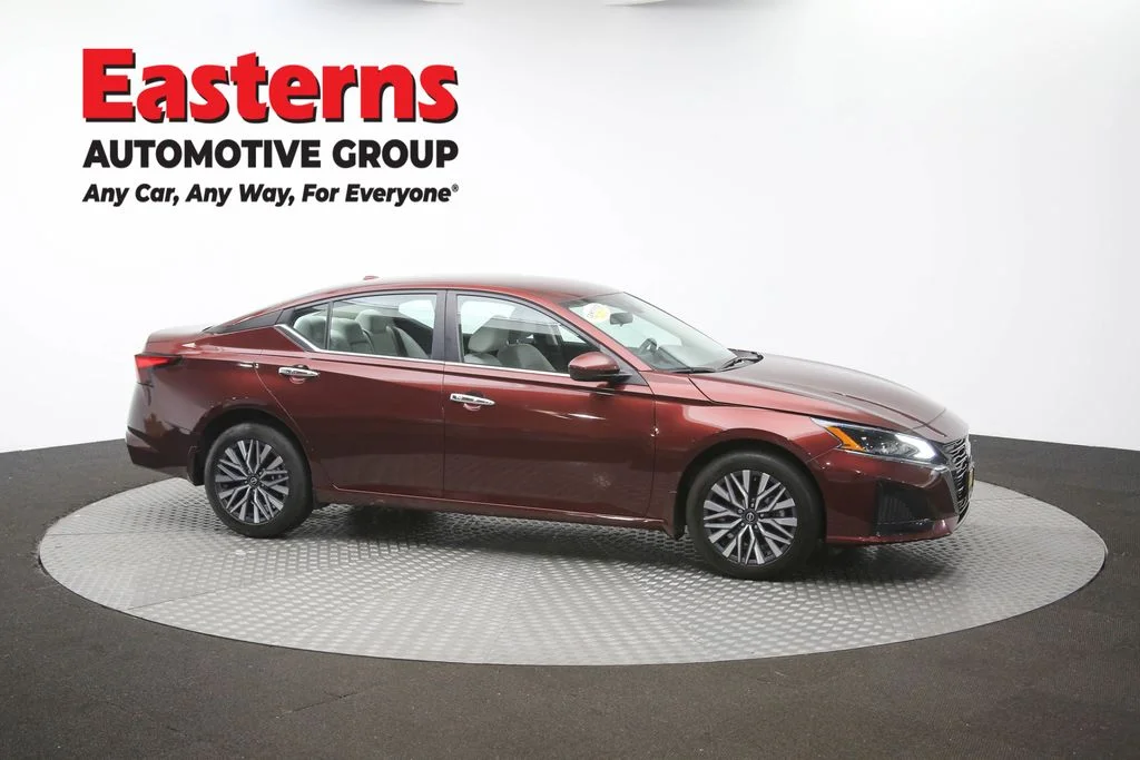 Used 2023 Red Nissan 2.5 SV image 46