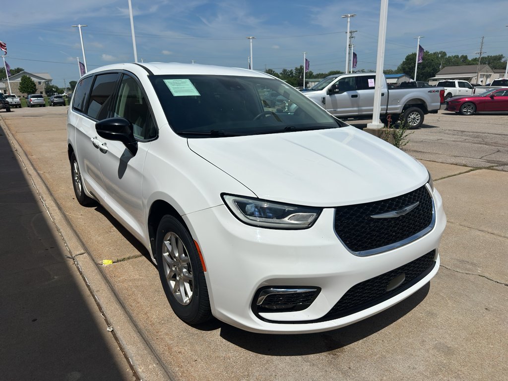 Used 2024 White Chrysler Touring L image 2