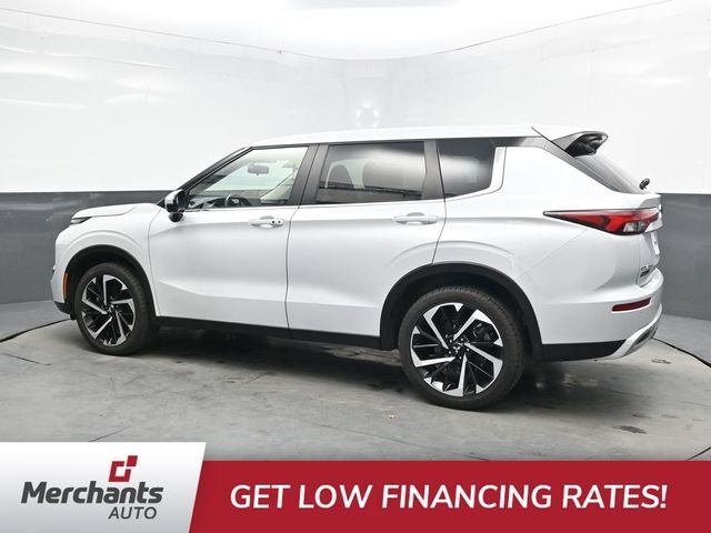 Used 2024 White Mitsubishi SE image 4