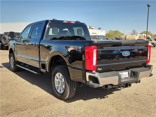 Used 2024 Agate Black Metallic Ford XLT 4x4  Crew Cab 6.75 ft. box 160 in. WB SRW image 2