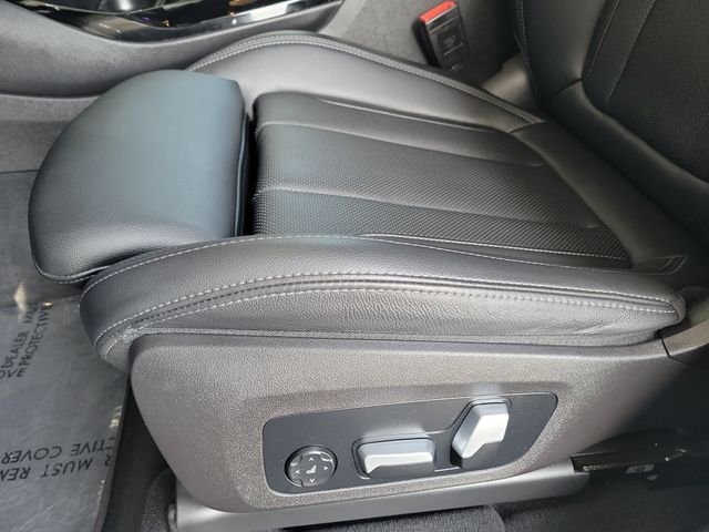Used 2022 White BMW sDrive30i image 22