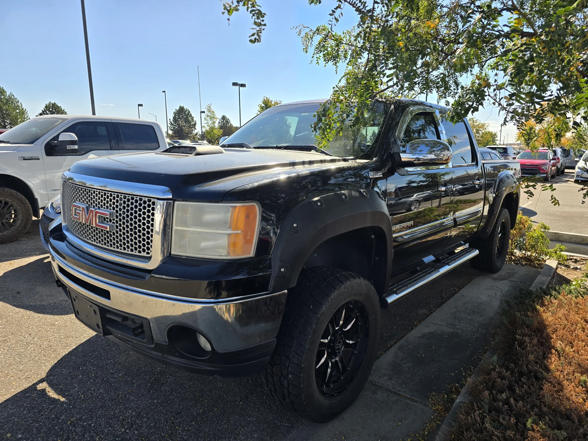 Used 2012 Onyx Black GMC SLT image 1