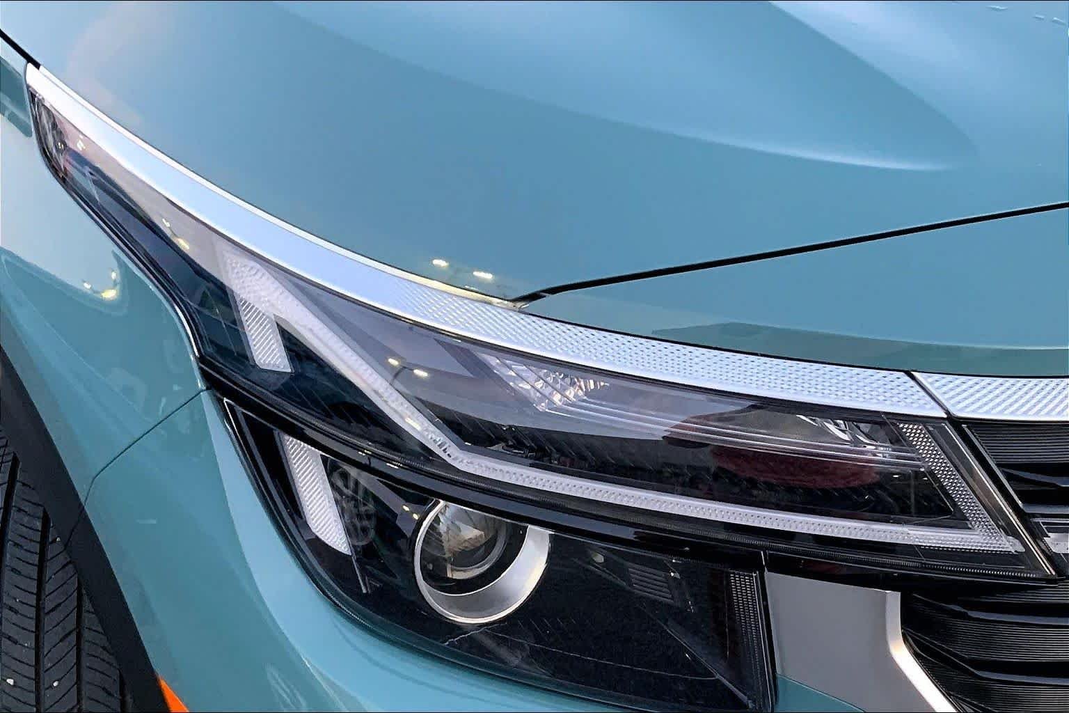 Used 2025 Pluton Blue/Black Roof Kia S image 26