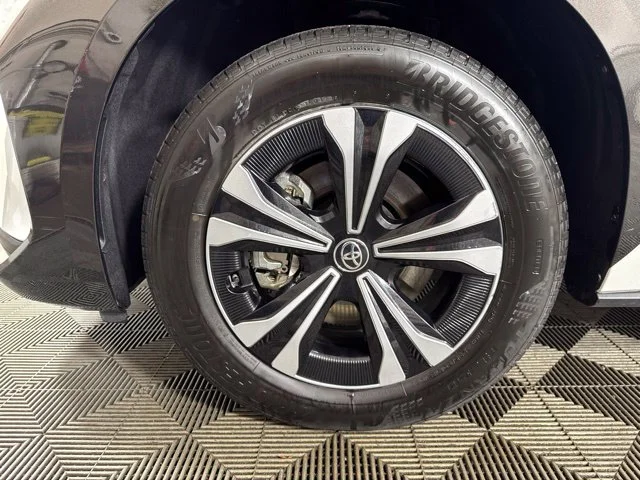 Certified Used 2024 Pearl Toyota XLE image 10