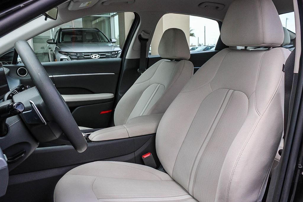 Certified Used 2025 Black Hyundai SEL image 18