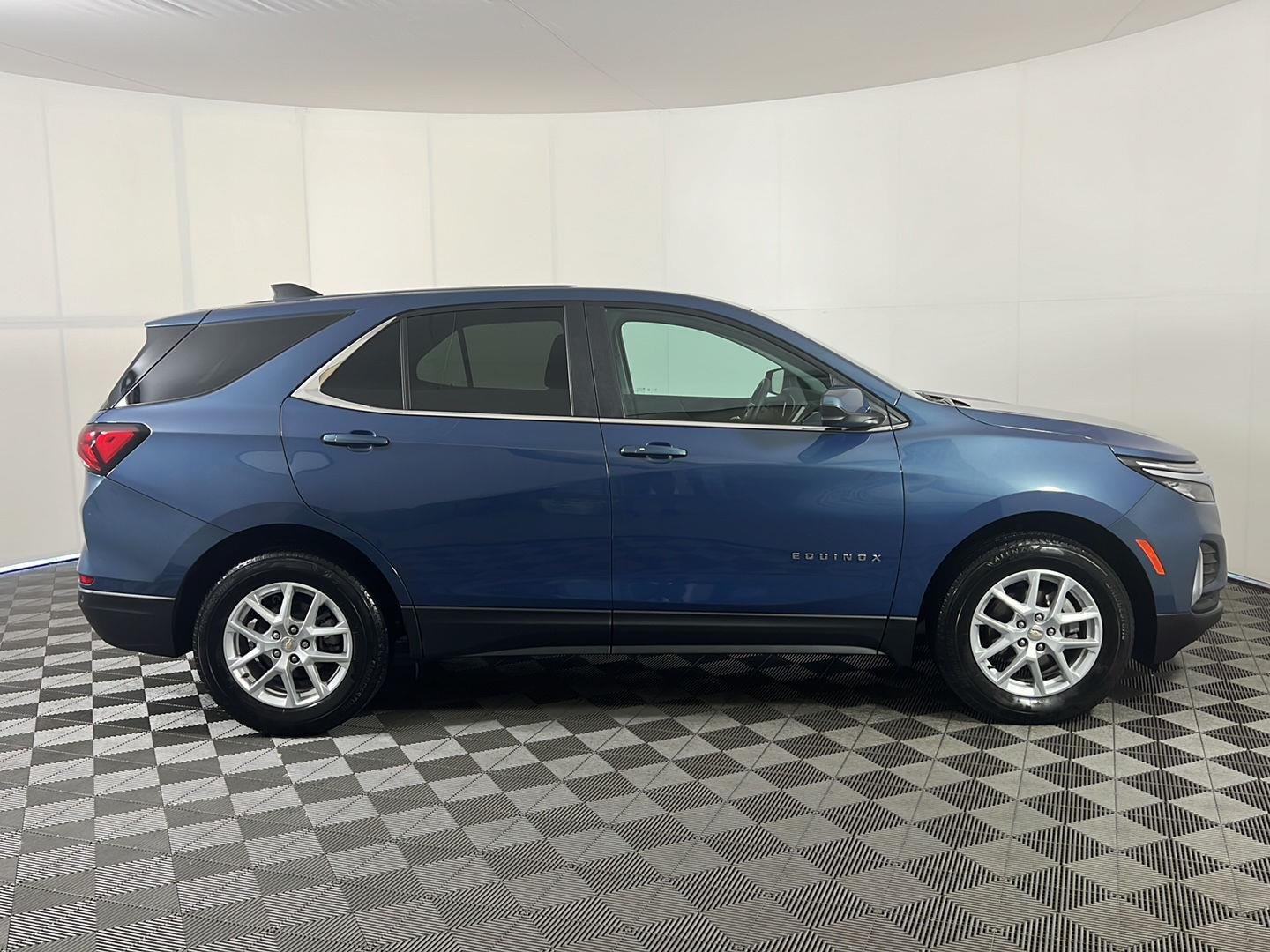 Used 2024 Lakeshore Blue Chevrolet LT image 28