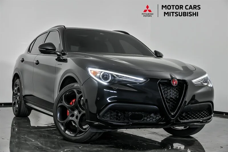 2023 Alfa Romeo Stelvio Veloce AWD's photo