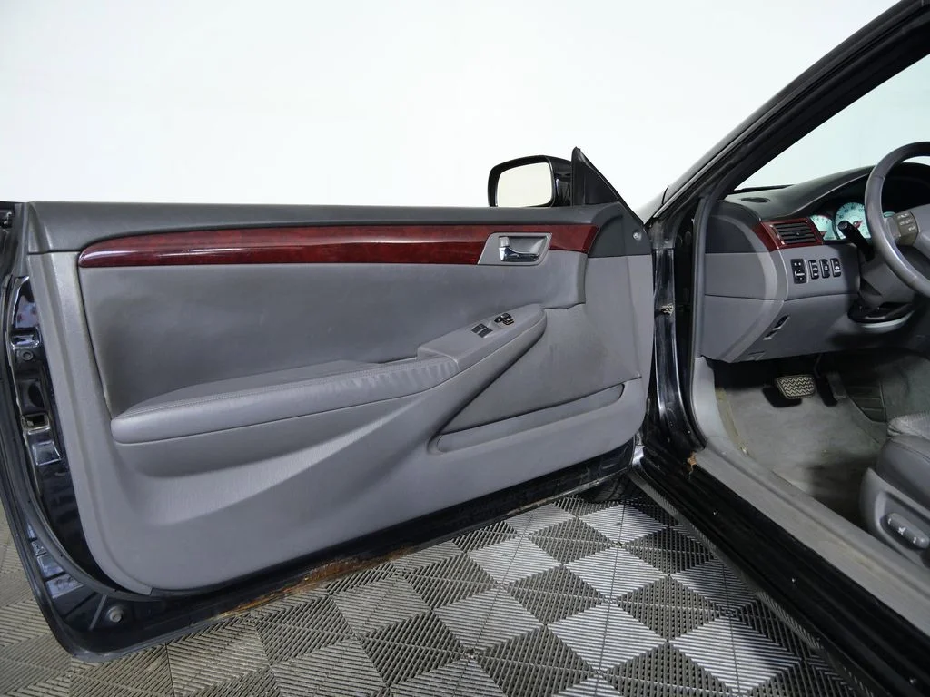 Used 2004 Black Toyota SLE image 16