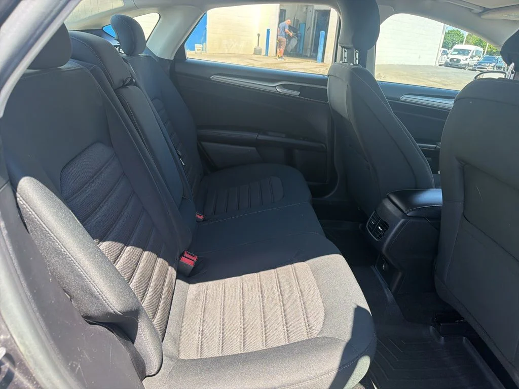 Used 2019 Gray Ford SE image 41