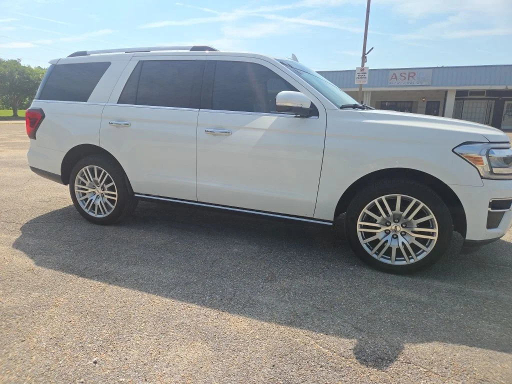 Used 2024 White Metallic Ford Limited image 9