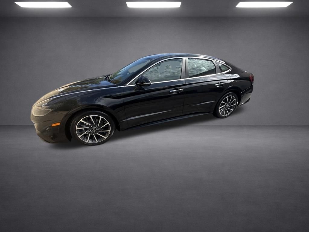 Used 2020 Black Hyundai Limited image 3