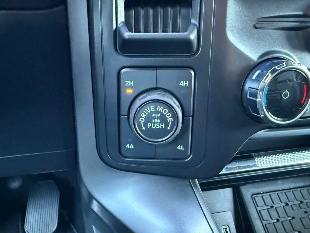 Used 2024 Gray Ford LARIAT image 27