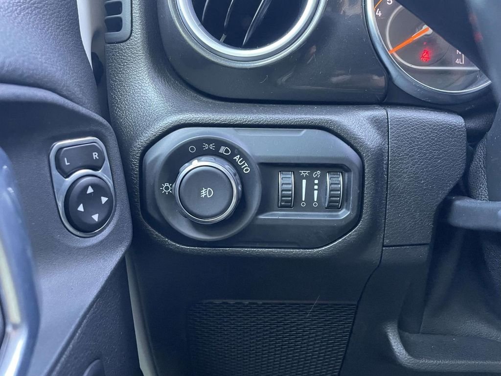 Used 2021 White Jeep Unlimited Sahara Altitude image 17
