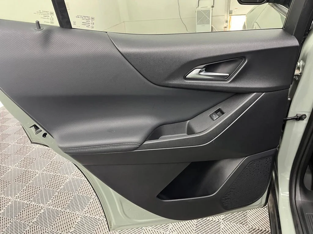 Used 2025 Green Chevrolet LT image 33