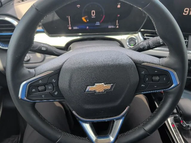 Used 2025 White Chevrolet LT image 17