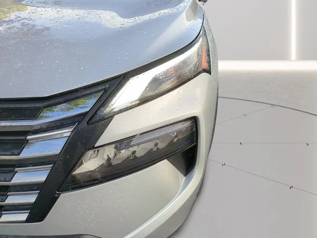 Used 2024 Silver Nissan S image 7