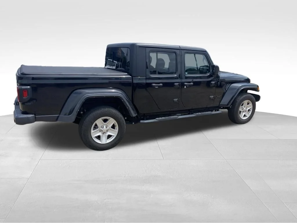 Used 2022 Black Jeep Sport image 12