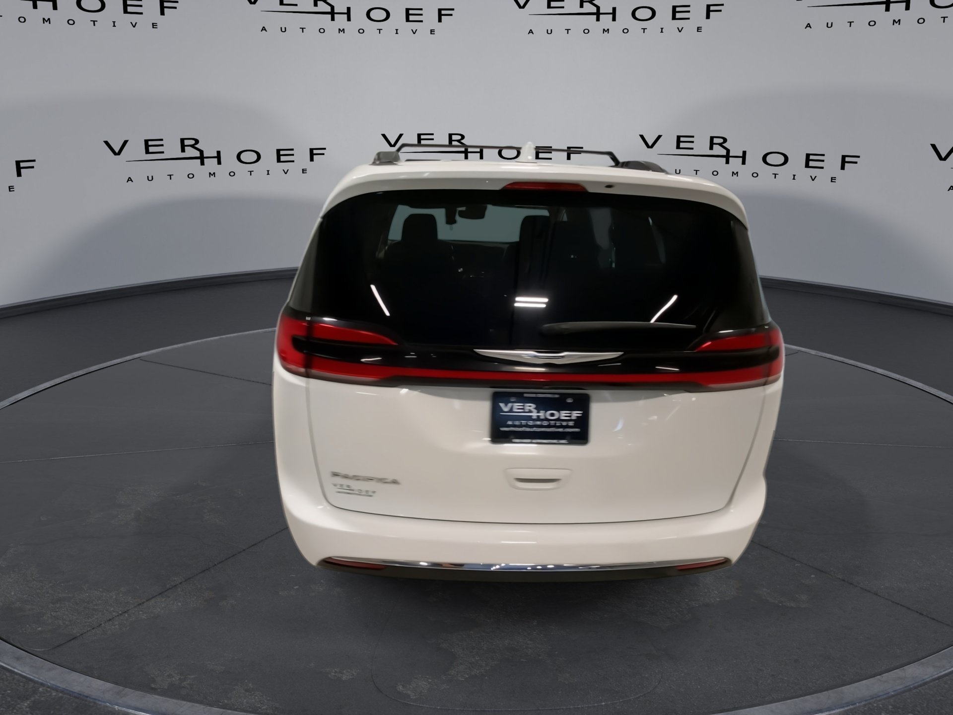 Used 2022 Bright White Clearcoat Chrysler Touring L image 7