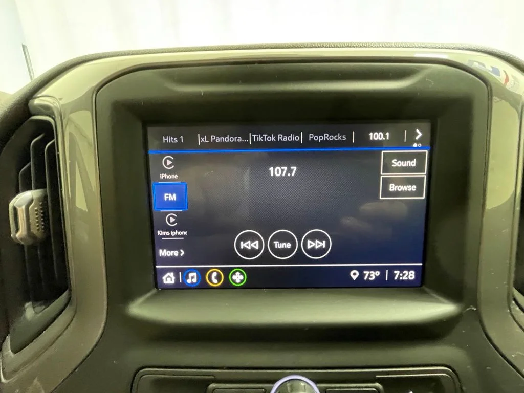 Used 2022 White Chevrolet Custom image 21