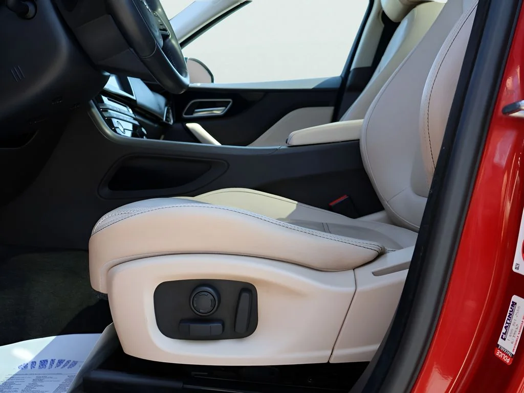 Used 2017 Red Jaguar 35t Prestige image 37