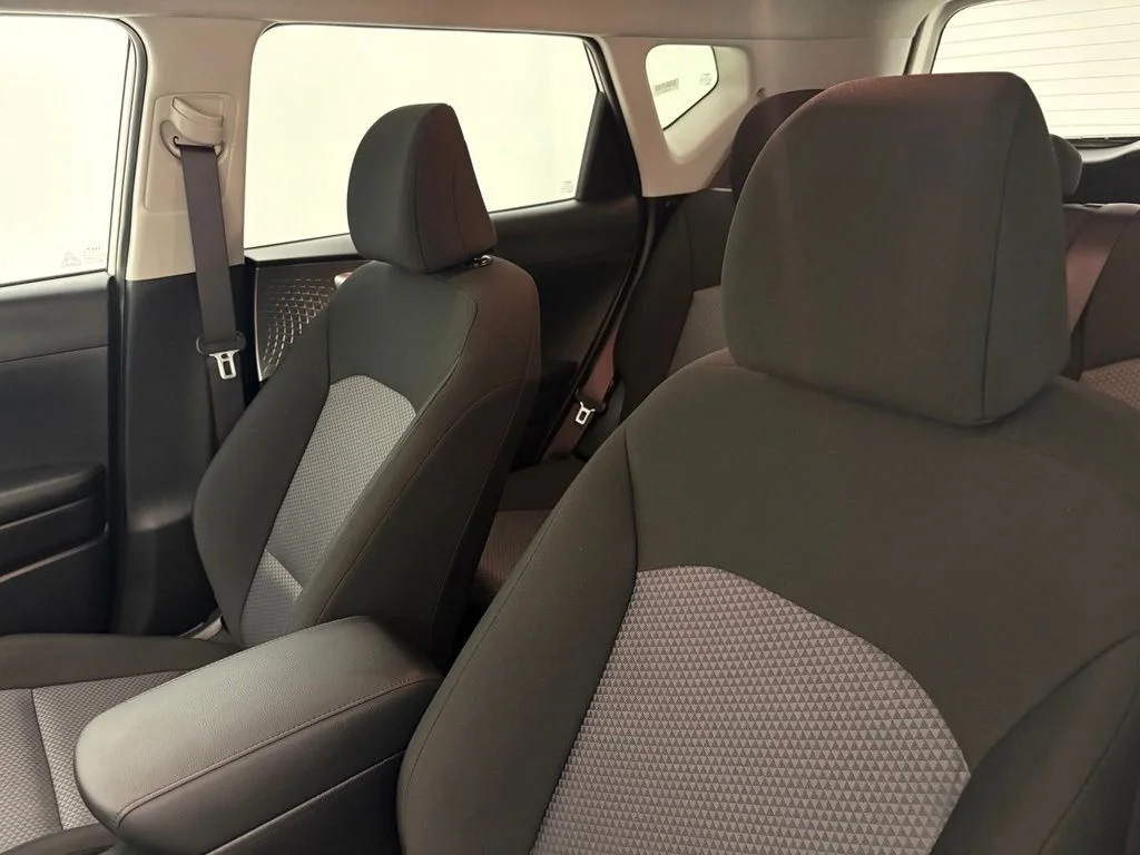Used 2025 White Kia LX image 22