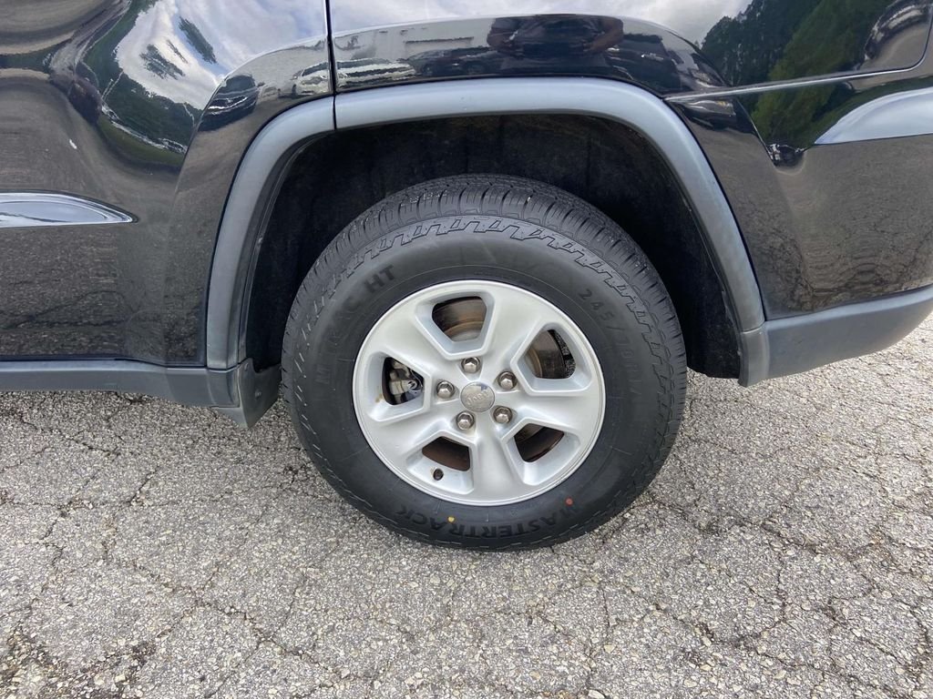 Used 2017 Black Jeep Laredo image 9