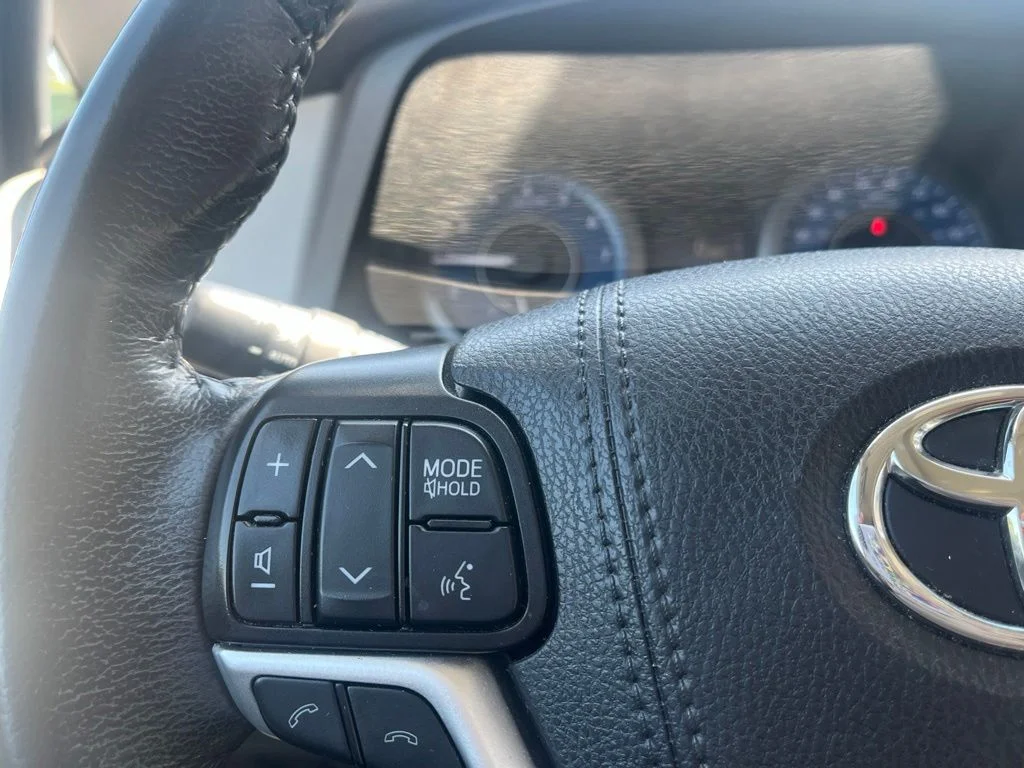 Used 2020 Gray Toyota XLE image 14