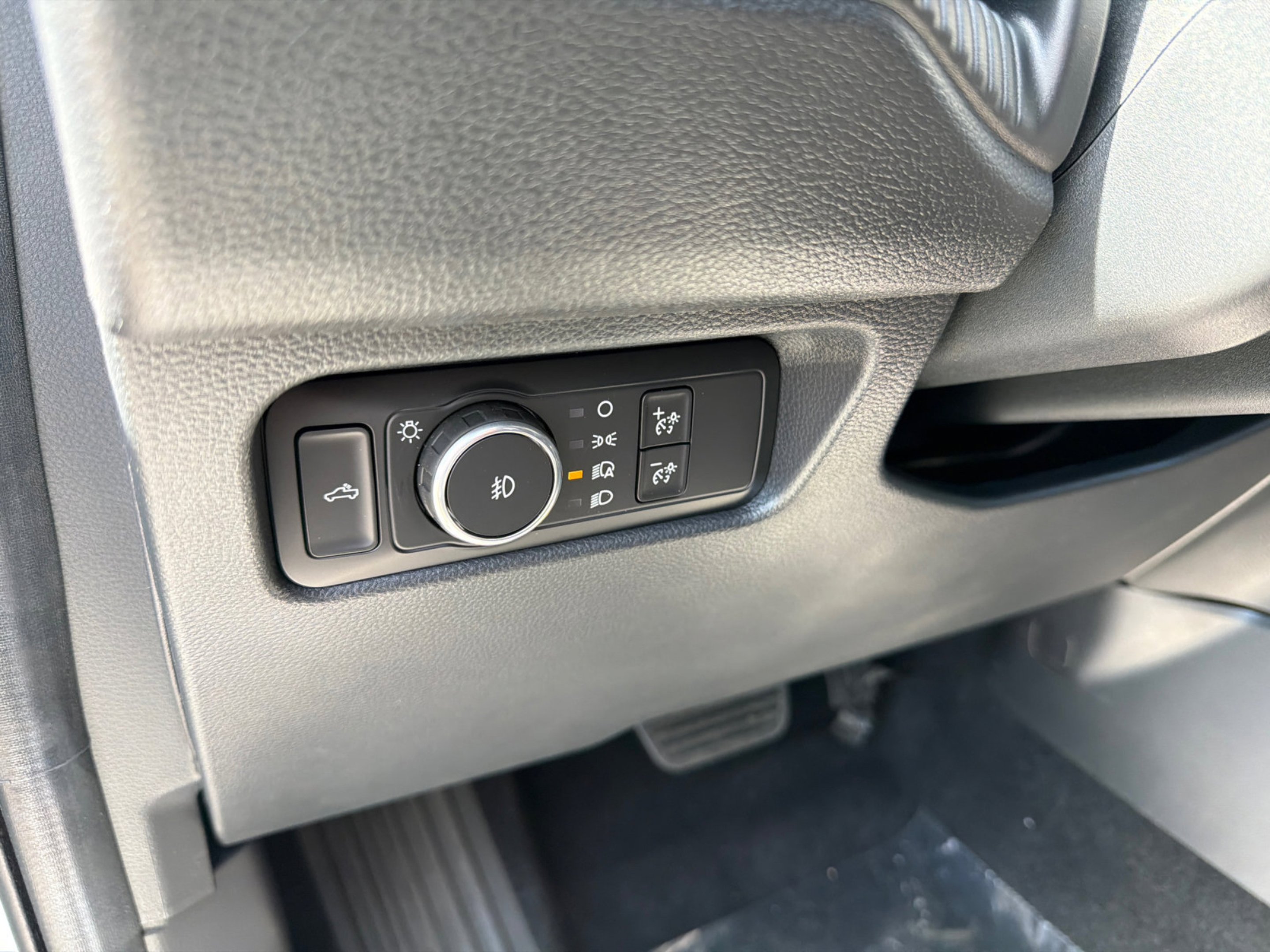 New 2026 Oxford White Ford XLT image 19