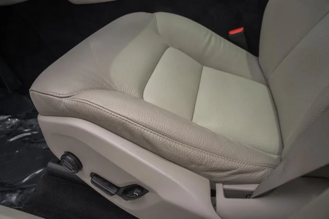 Used 2023 Crystal White Volvo Plus image 34