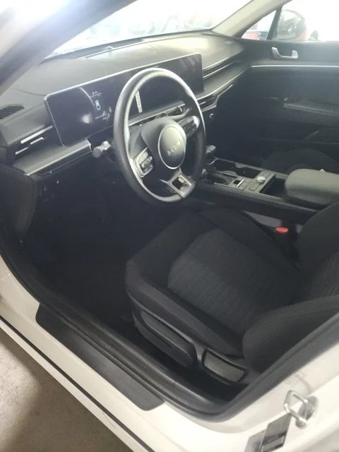 Used 2025 White Kia LXS image 6