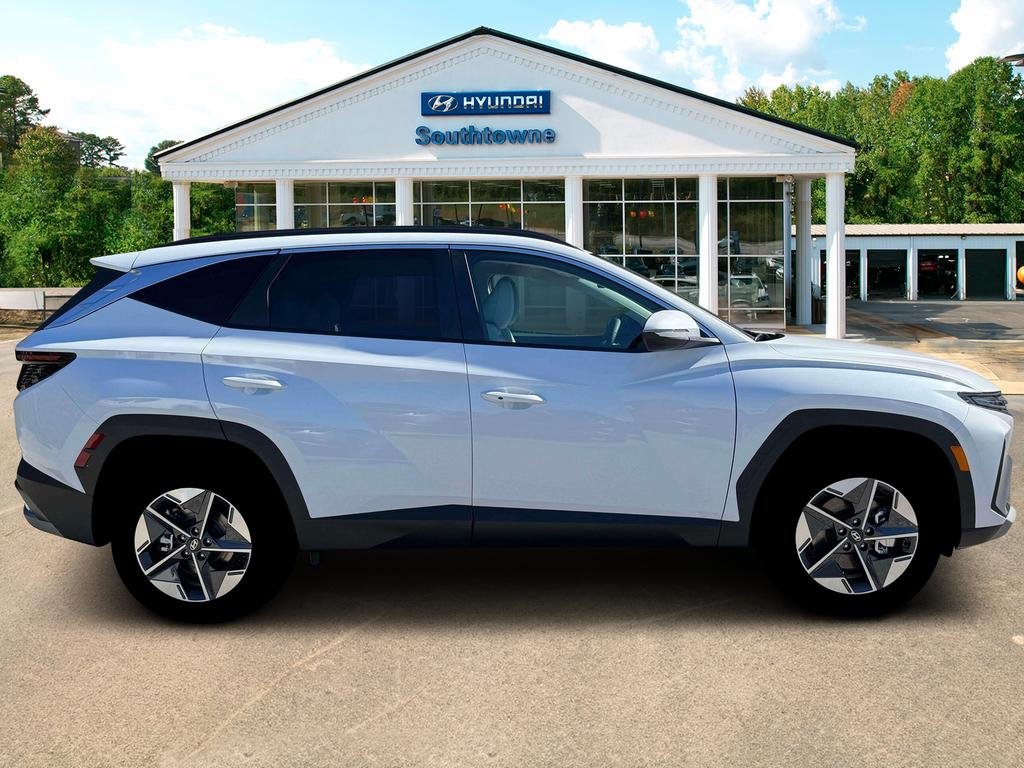 New 2026 White Hyundai SEL Convenience image 9