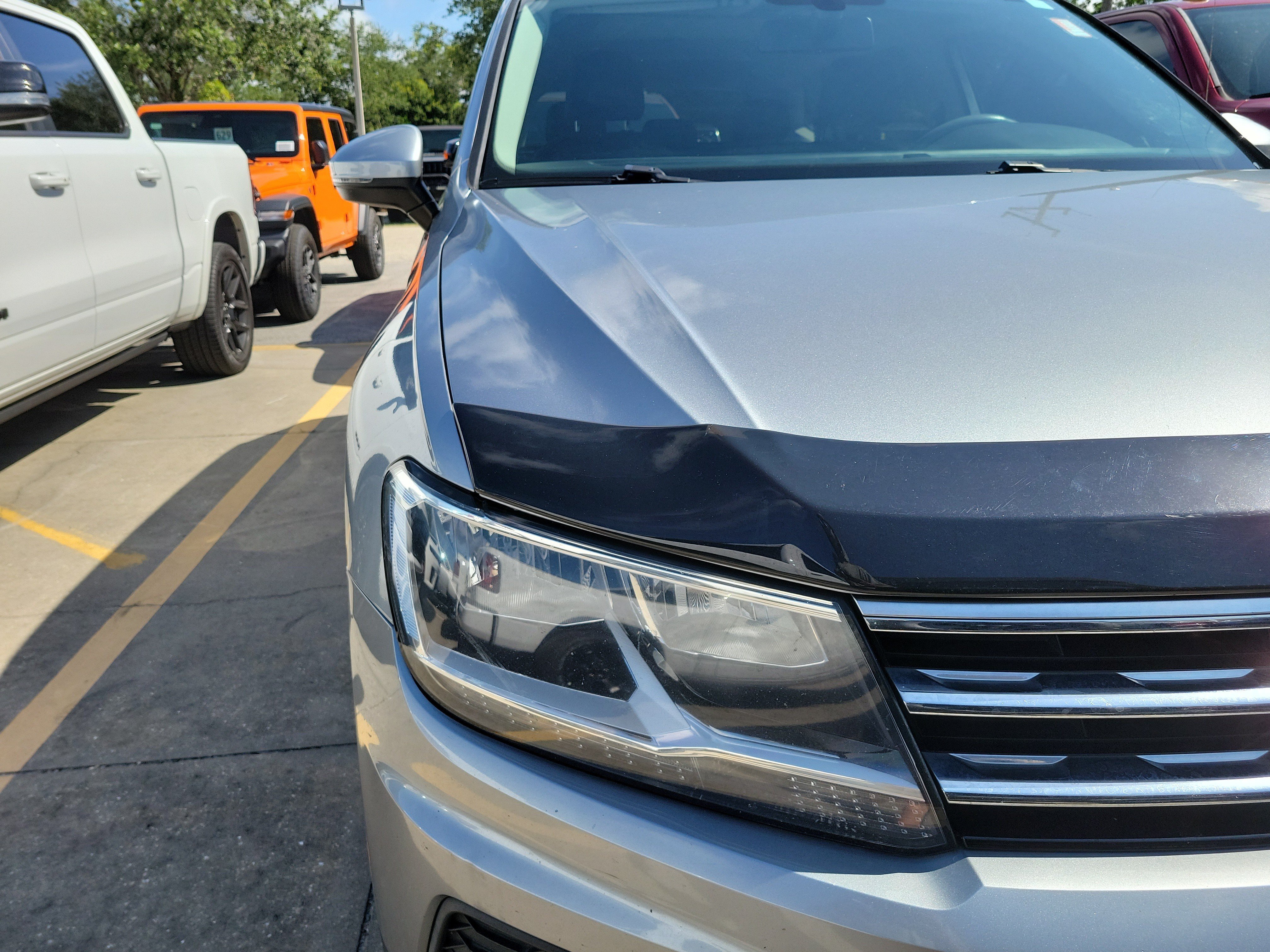 Used 2019 White Silver Metallic Volkswagen SE image 5