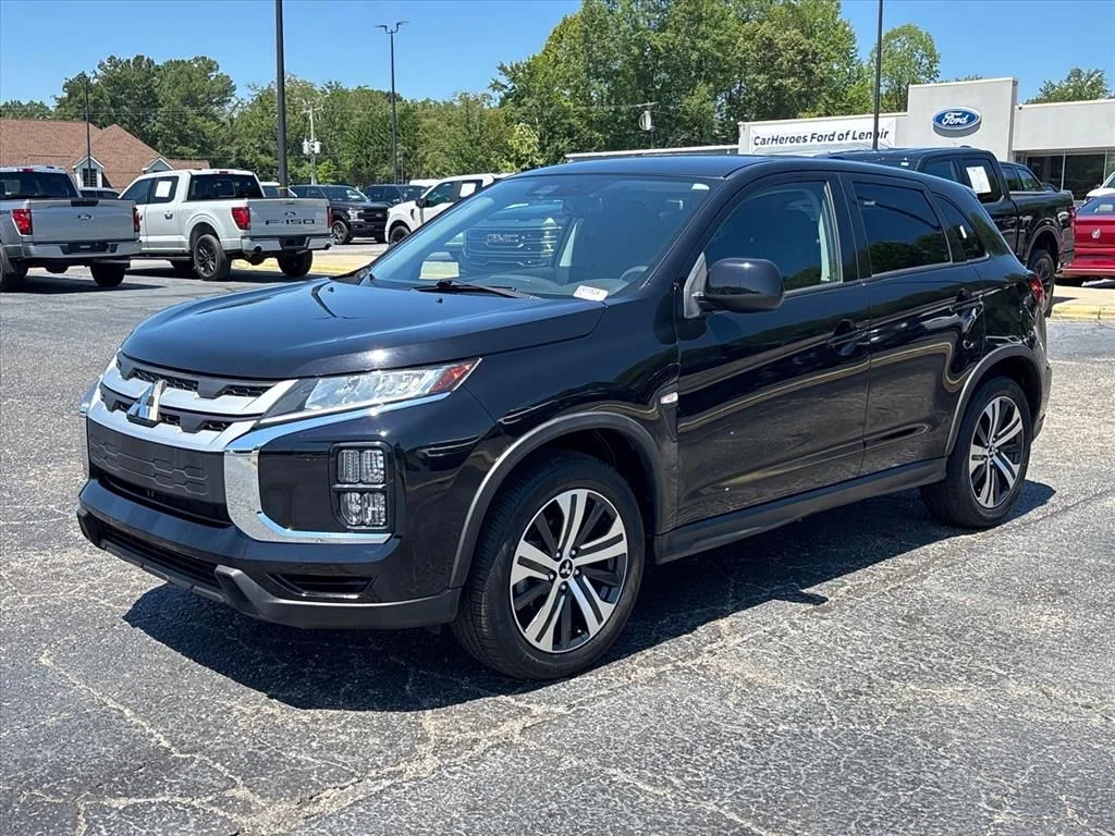 Used 2023 Black Mitsubishi 2.0 ES image 3