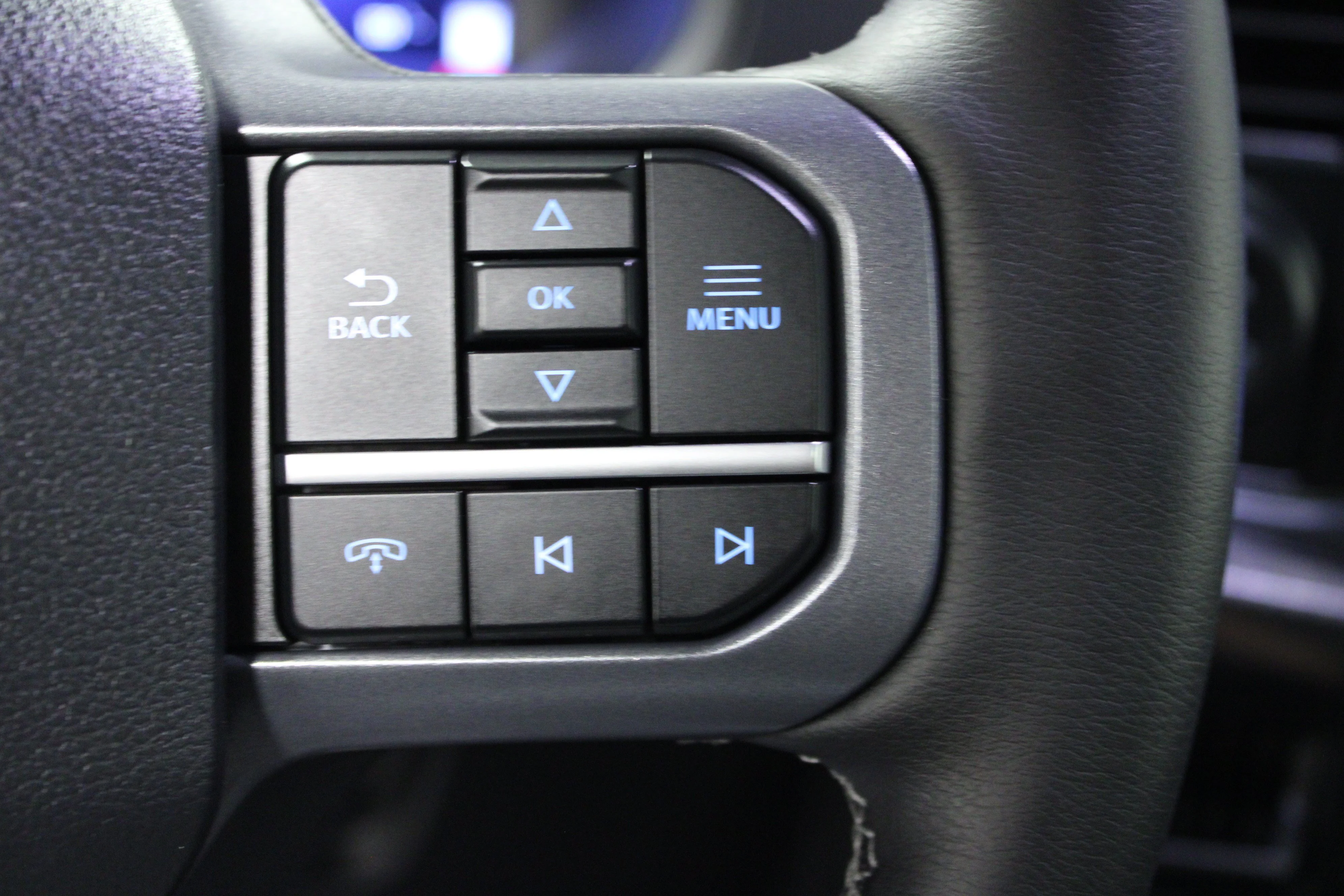 Used 2025 Space White Metallic Ford LARIAT image 23