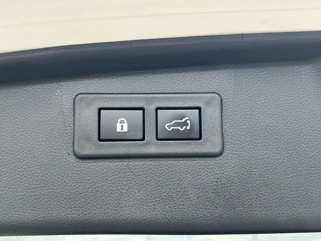 Used 2022 White Subaru Touring XT image 33