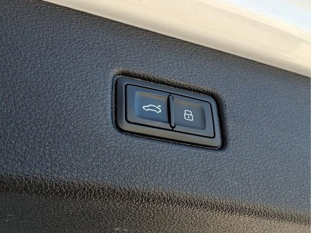 Used 2025  Audi Premium Plus image 33