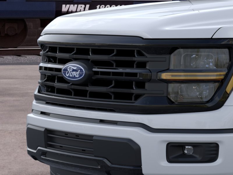 New 2026 Oxford White Ford XLT image 17