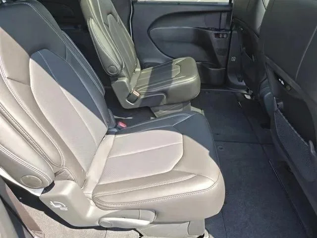 2026 Chrysler Pacifica Select - Photo 27