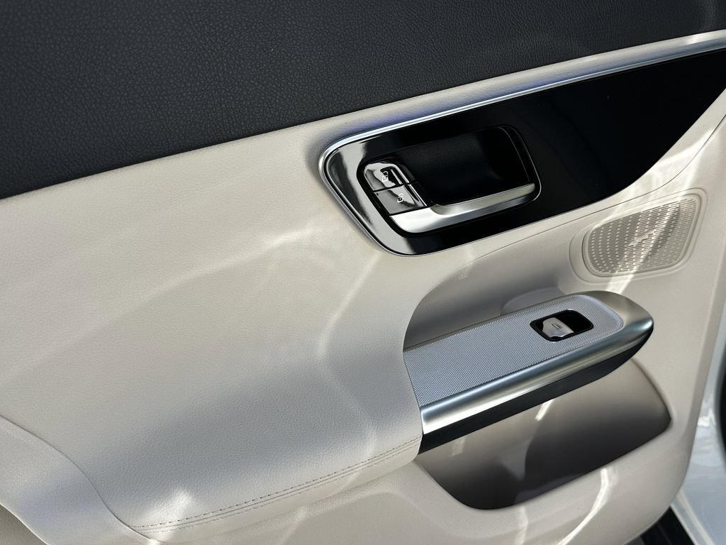 New 2026 Polar White Mercedes-Benz GLC 300 image 25