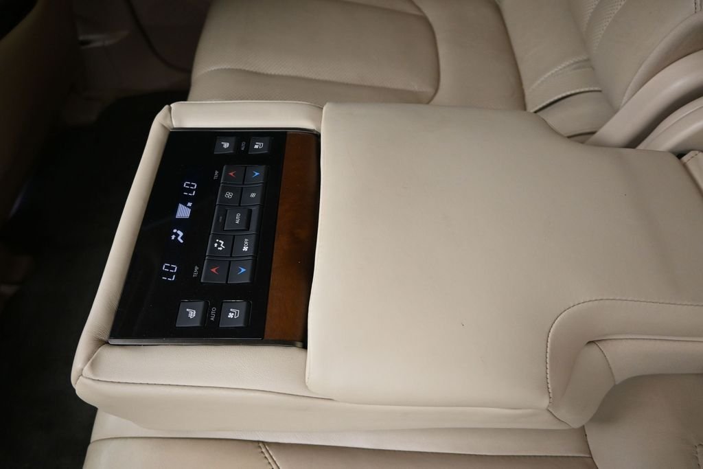 2017 Lexus LX 570 - Photo 19