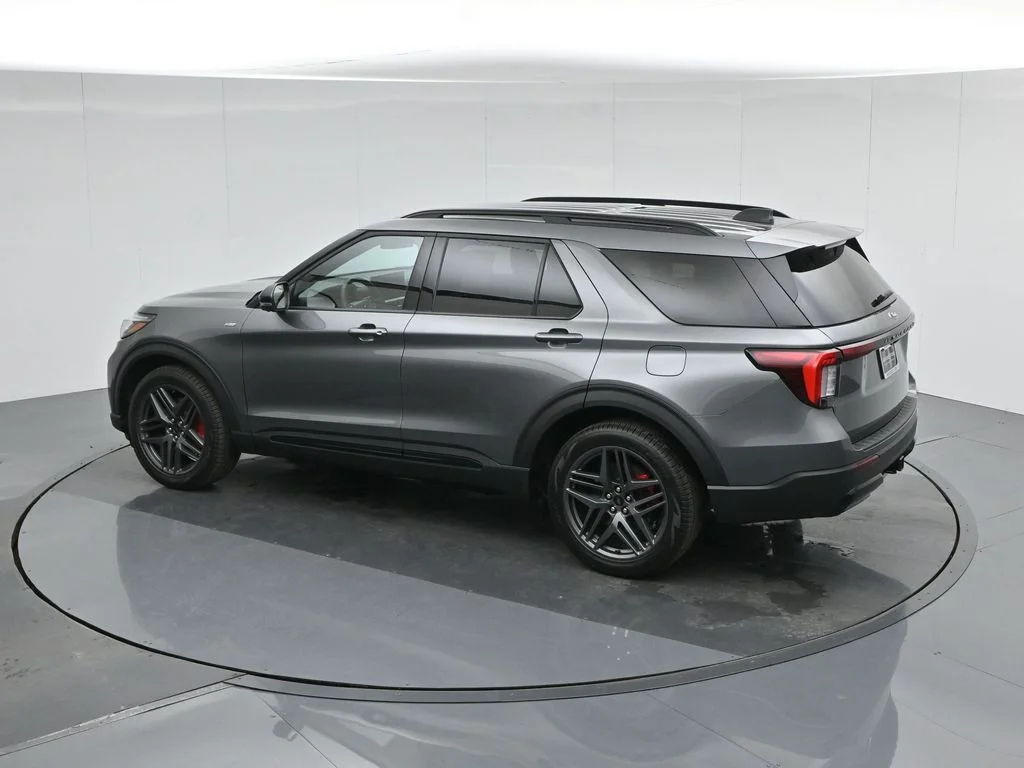 New 2026 Carbonized Gray Metallic Ford ST-Line image 47