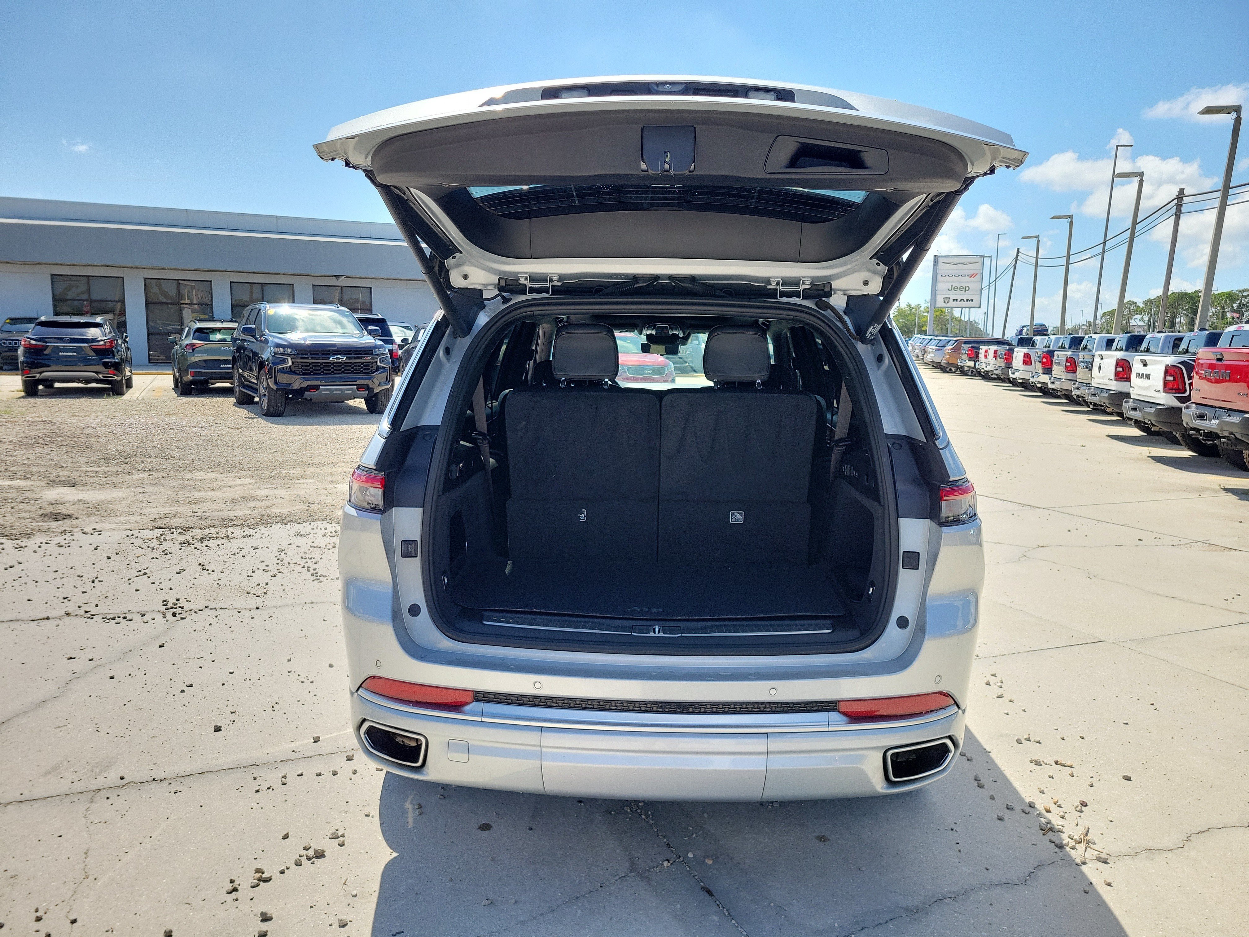 Used 2022 Silver Zynith Jeep Summit Reserve image 8