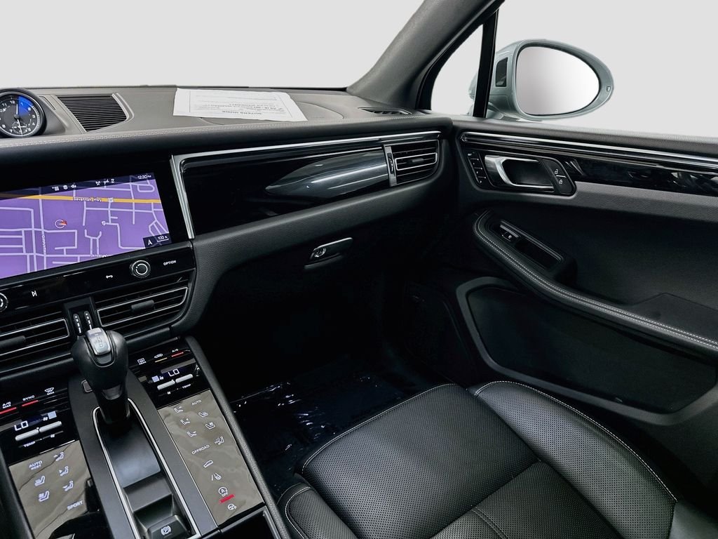 Used 2025  Porsche  image 24