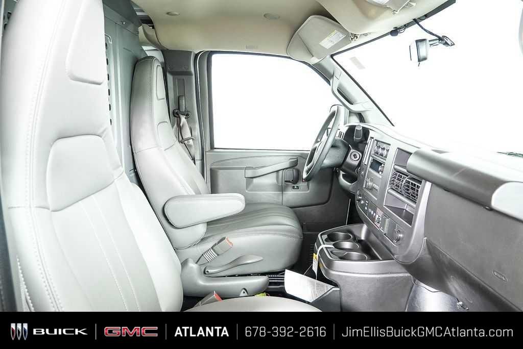 New 2025 Summit White GMC Work Van image 17