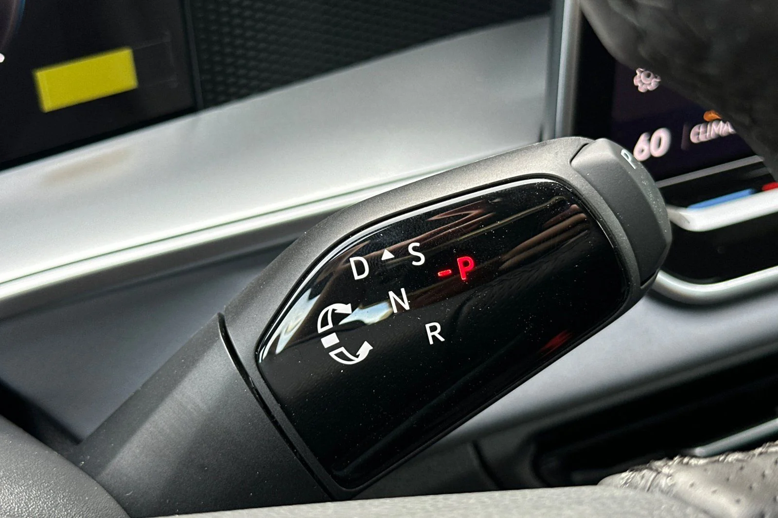 New 2026  Volkswagen 2.0T SE R-Line Black image 19